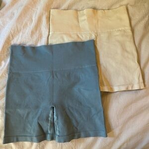 TnaBODY™ Atmosphere Ribbed Hi-Rise 5" Short
High-waisted seamless